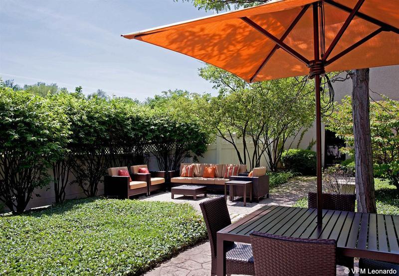 Courtyard Chicago Elmhurst/Oakbrook Area Exteriör bild